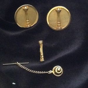 Vintage 1962 Swank Gold-Tone Space Needle Jewelry